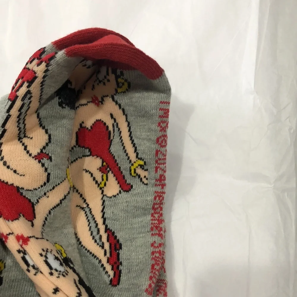 Betty Boop gray & red retro crew‎ socks fits sizes 9-13 new